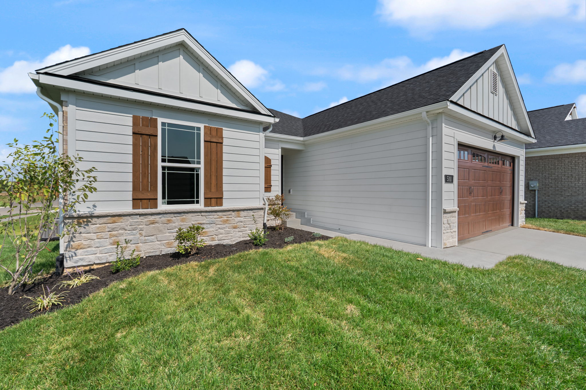 large-01993dde-002d-7345-9605-9f5880add086