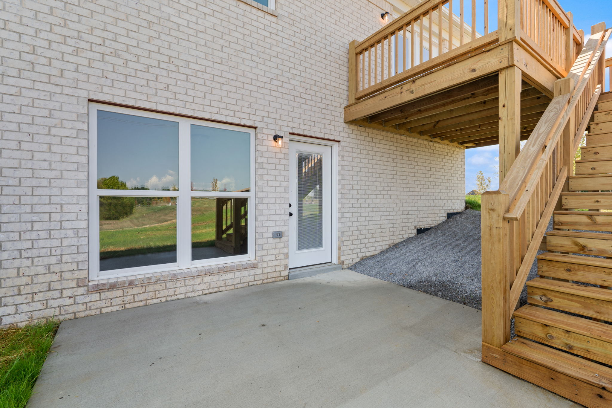 large-01993dde-0133-7305-b48b-02705cd94d98