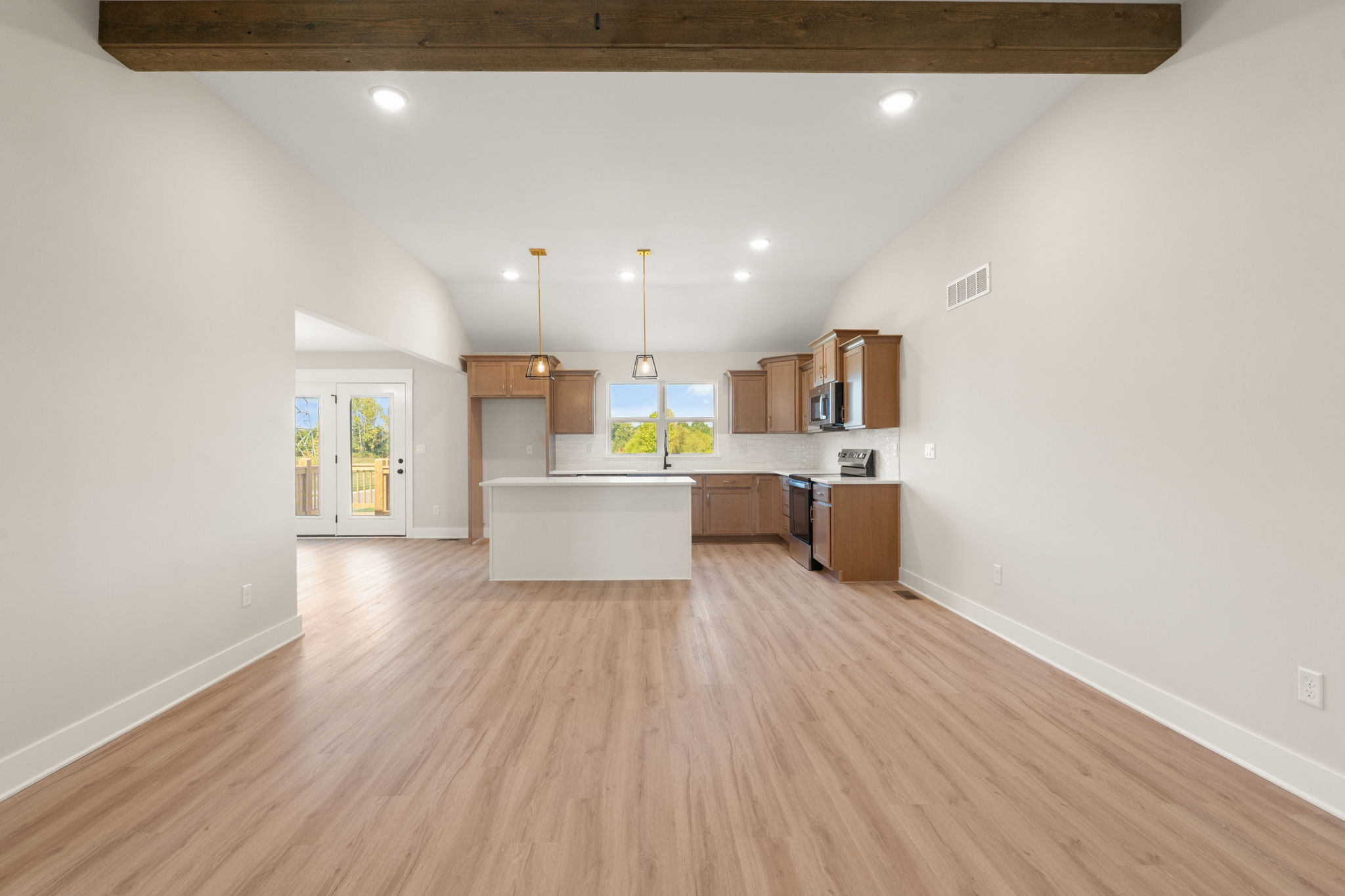 large-01993dde-0206-73af-b4bf-70ce607dfb3f