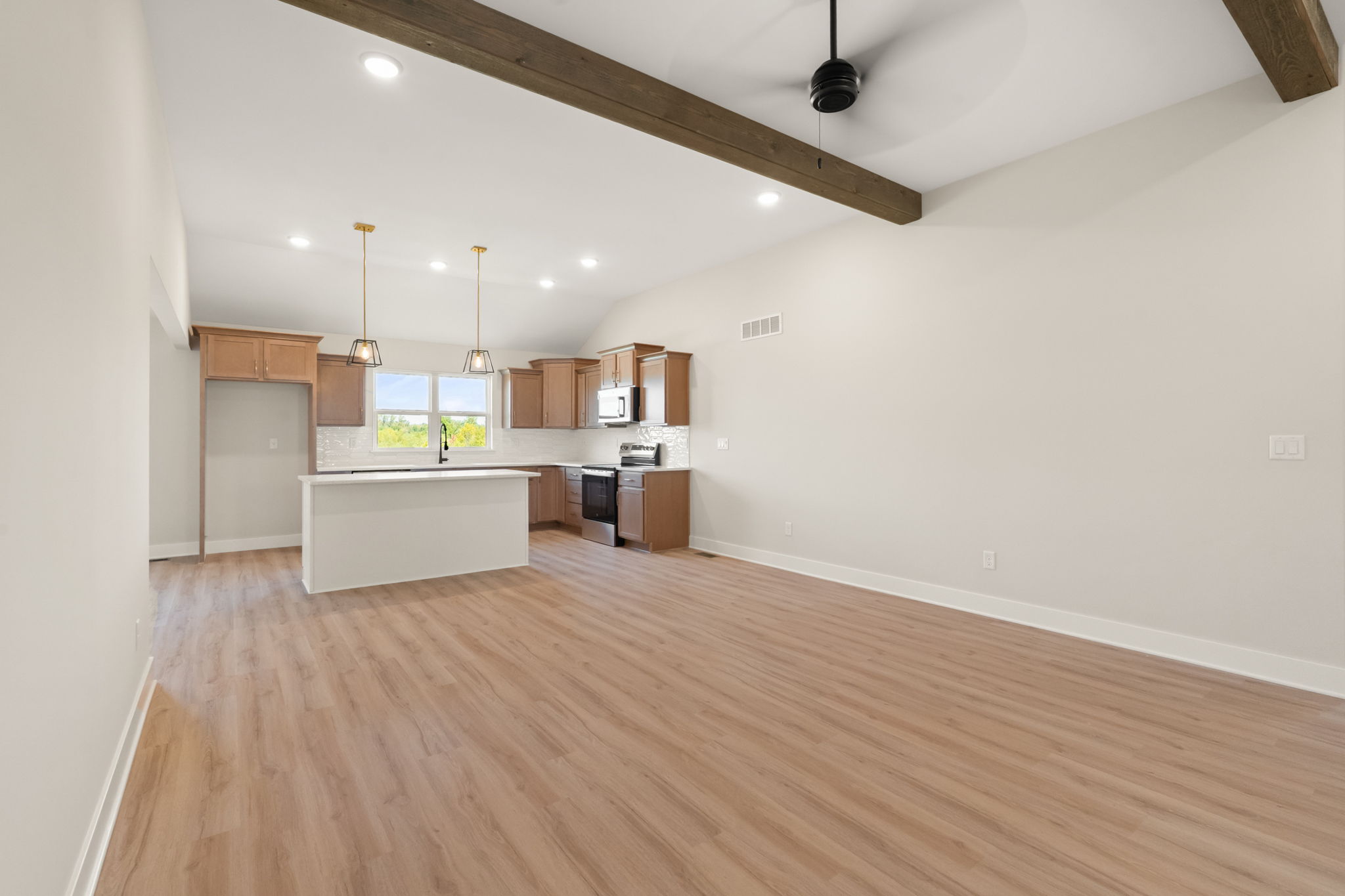 large-01993dde-0232-72cd-92da-82e26e5a194c