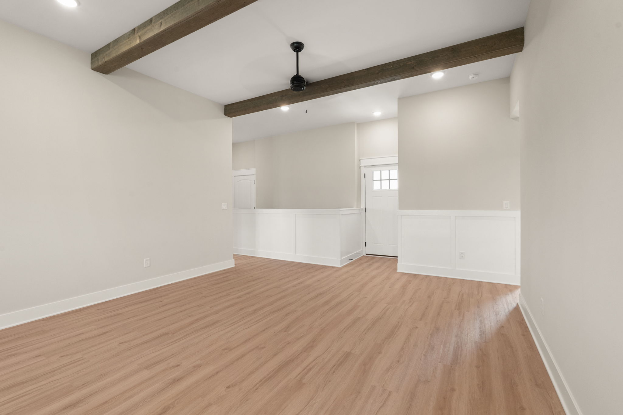 large-01993dde-02a4-7319-9b29-a65ad14e123d