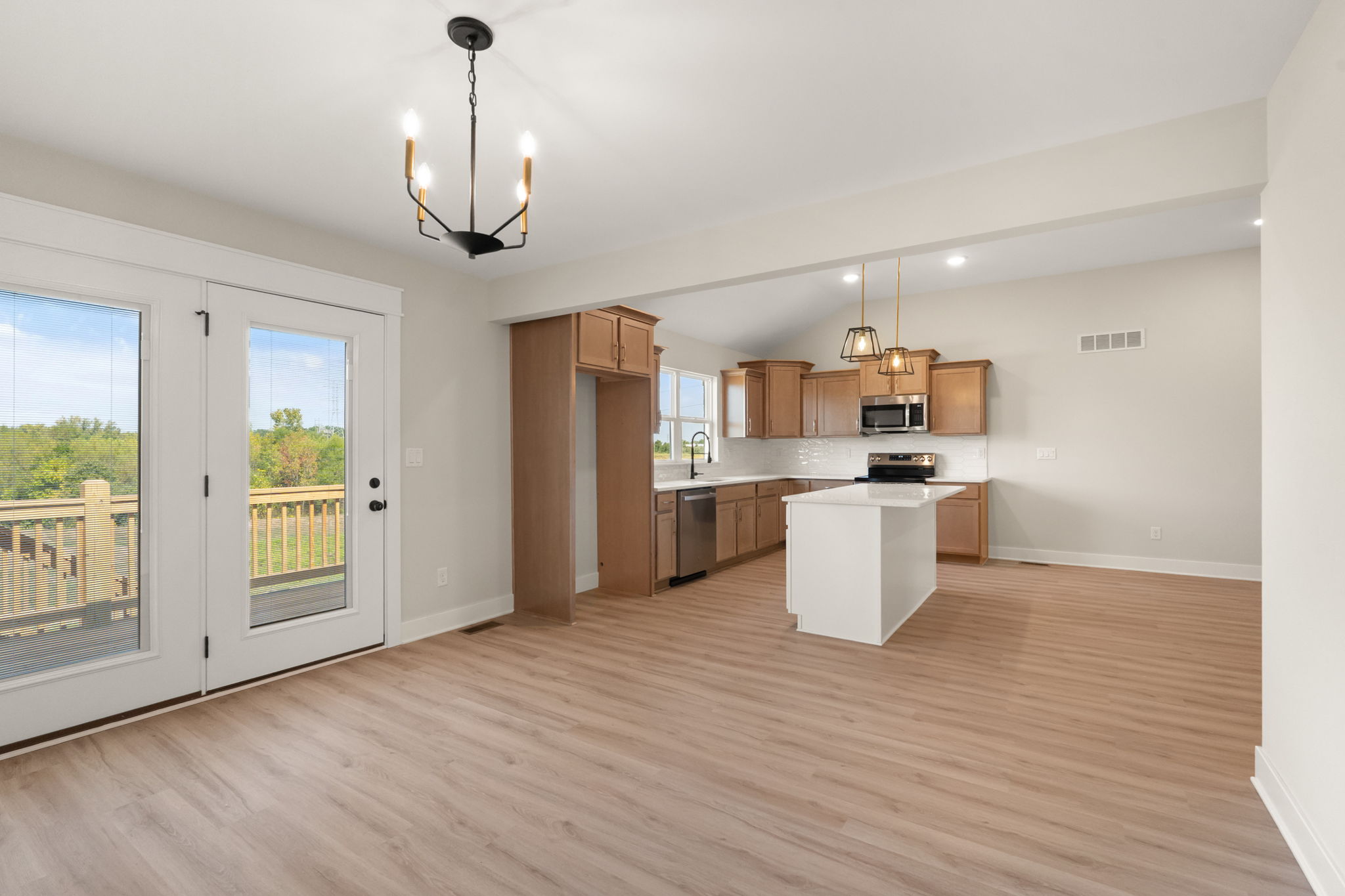 large-01993dde-0341-735d-bdfc-321b85b930d0