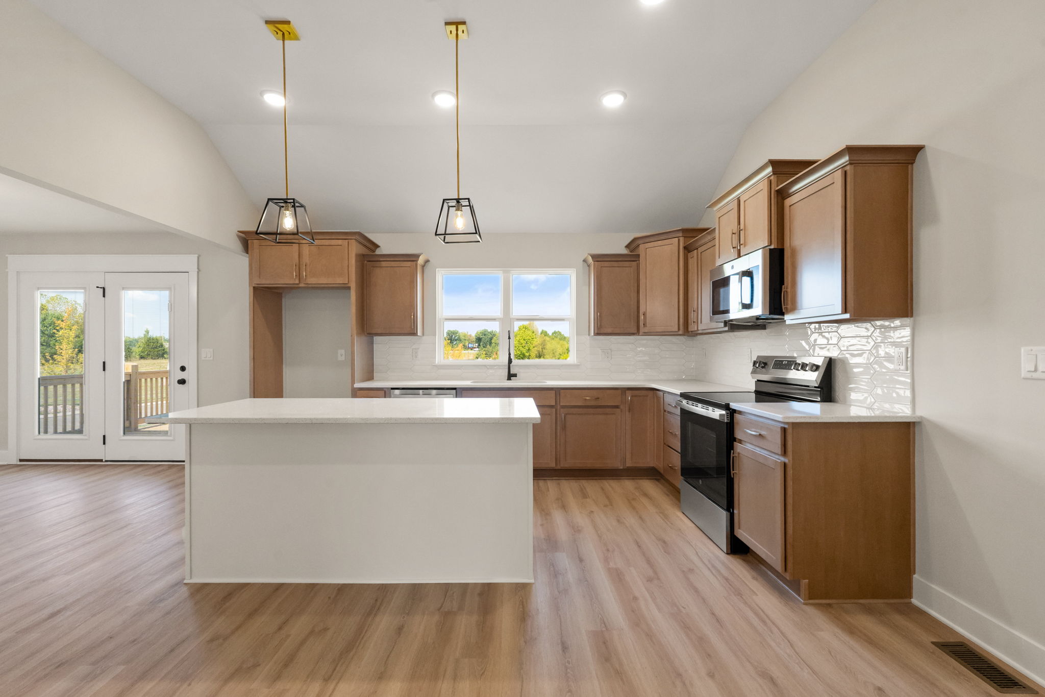 large-01993dde-03ad-722a-adf9-51c7e153da52