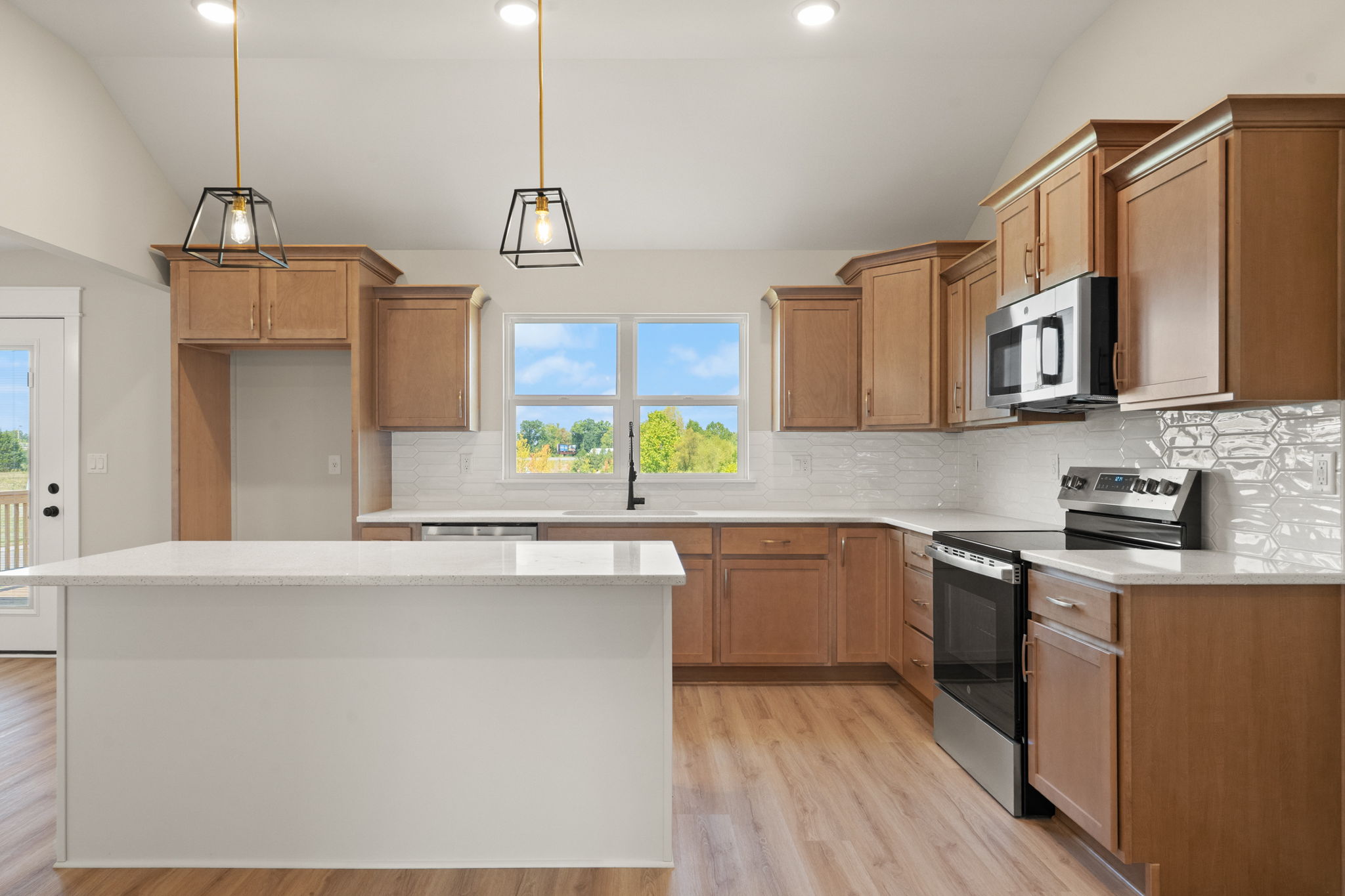 large-01993dde-03d0-7207-b151-6c2b77de4d0b