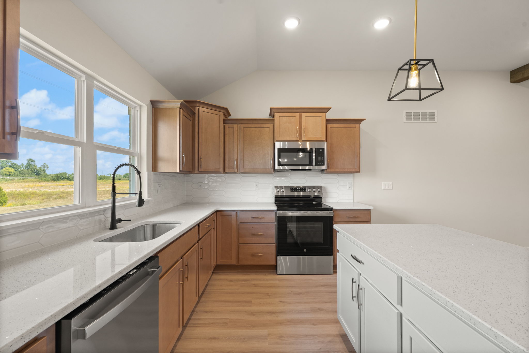 large-01993dde-043d-730d-bc41-0bc8456ccae7