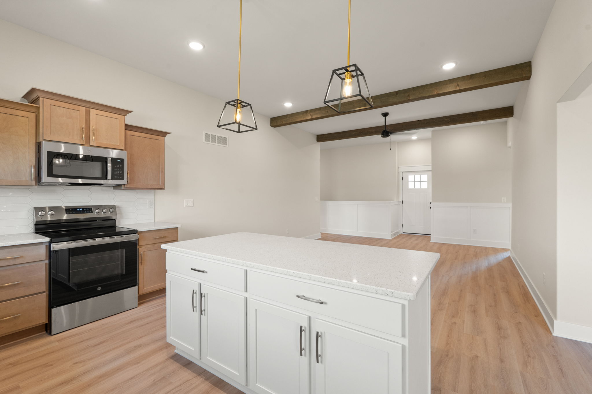 large-01993dde-0463-73f2-8e37-f7523df2e901