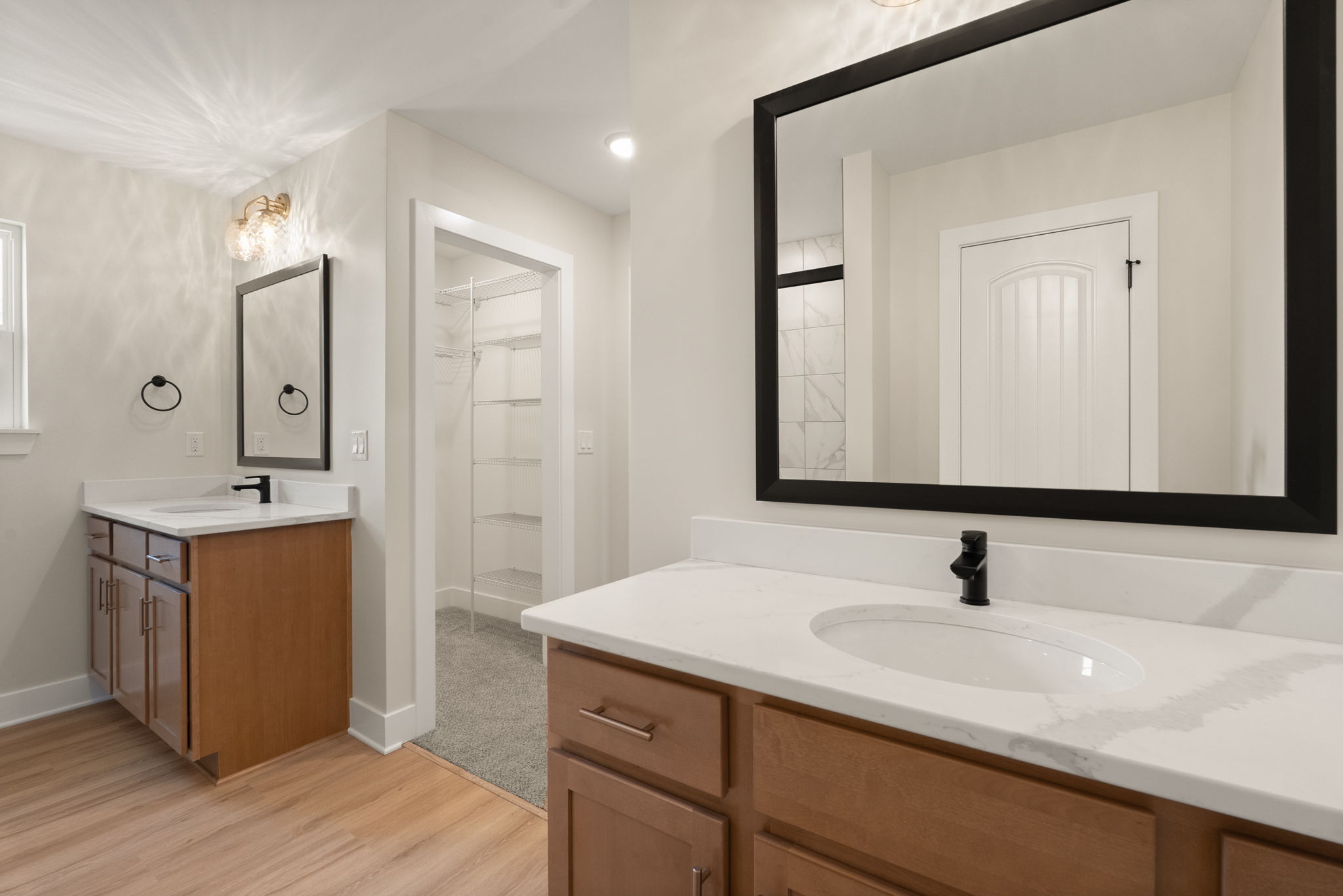 large-01993dde-04f3-71bf-aecb-5aec84d75b53