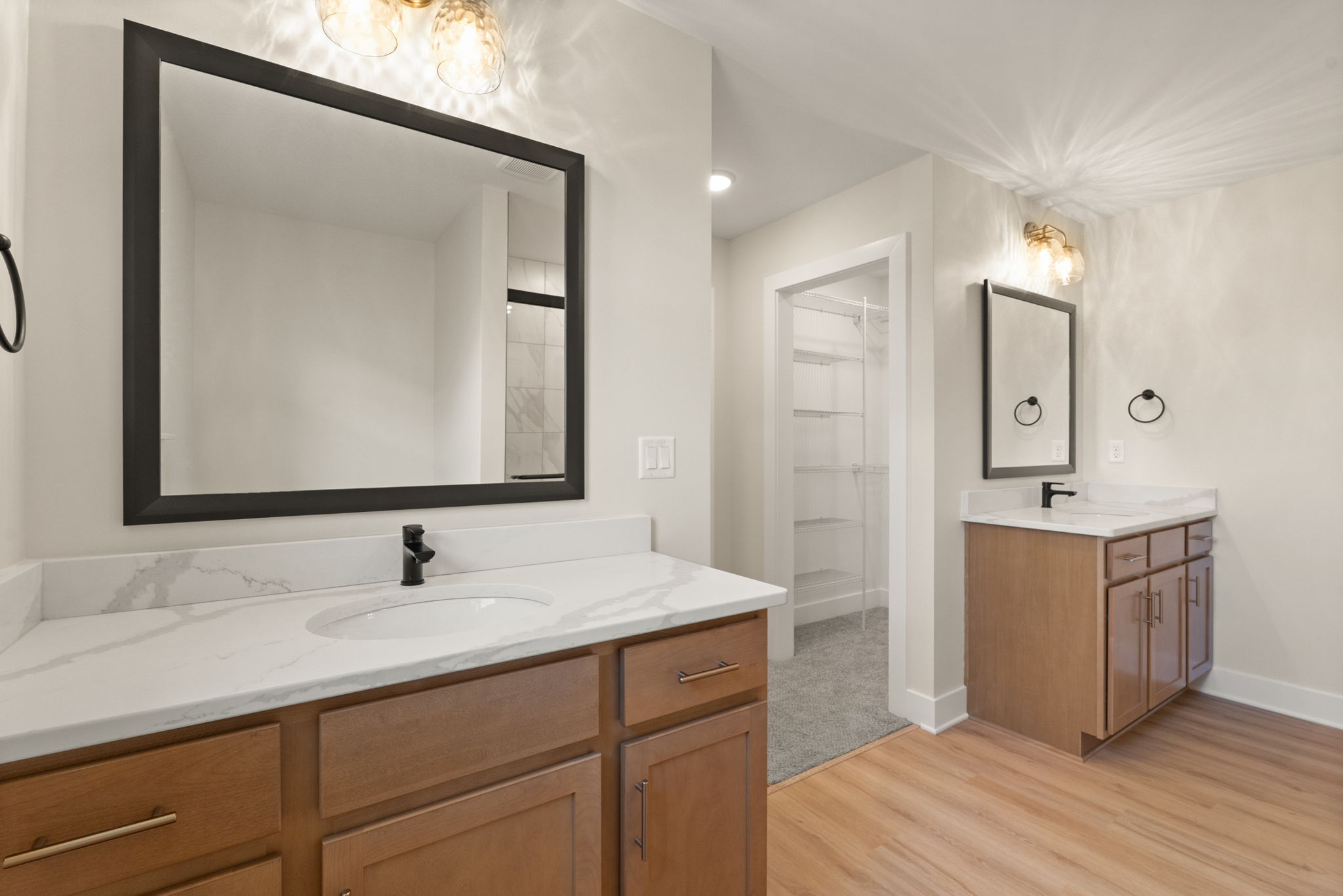 large-01993dde-0515-709b-ad9e-d3bd814a13b3