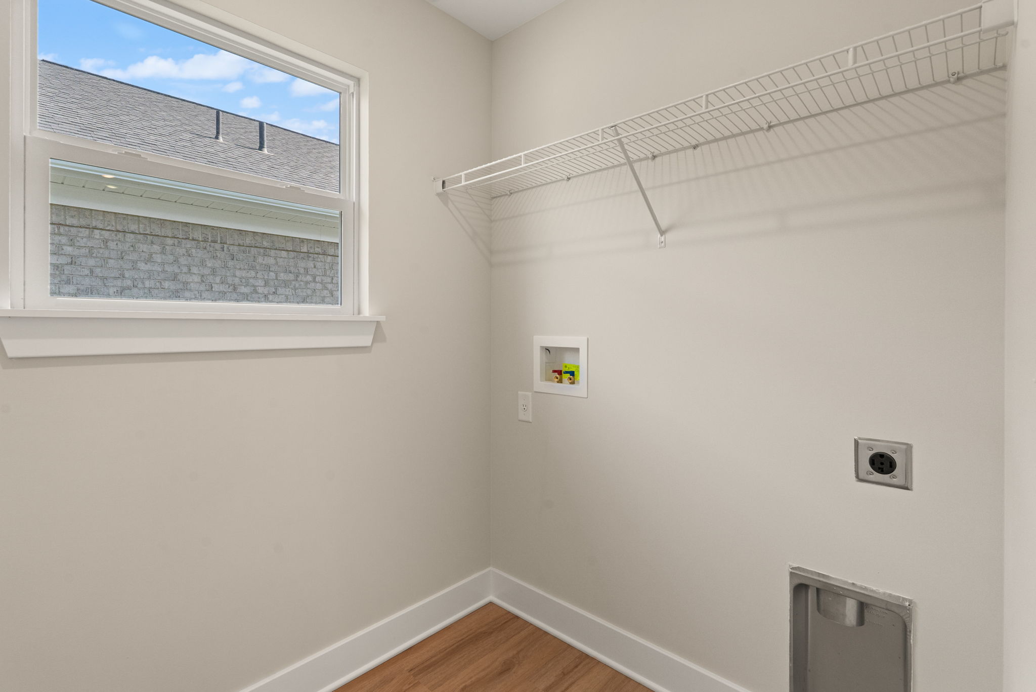 large-01993dde-0596-72e3-ae9a-821d560e4907