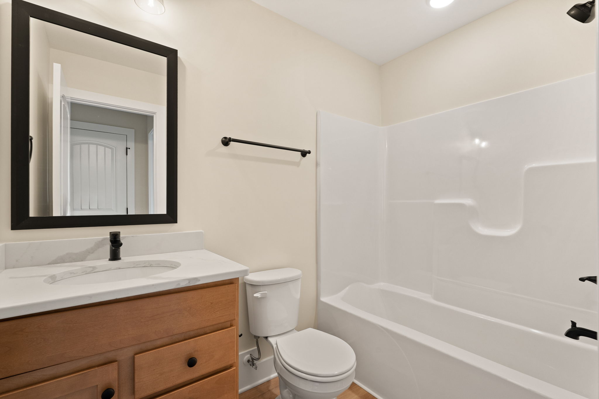 large-019957bf-6644-702c-9b0a-6af850d96904