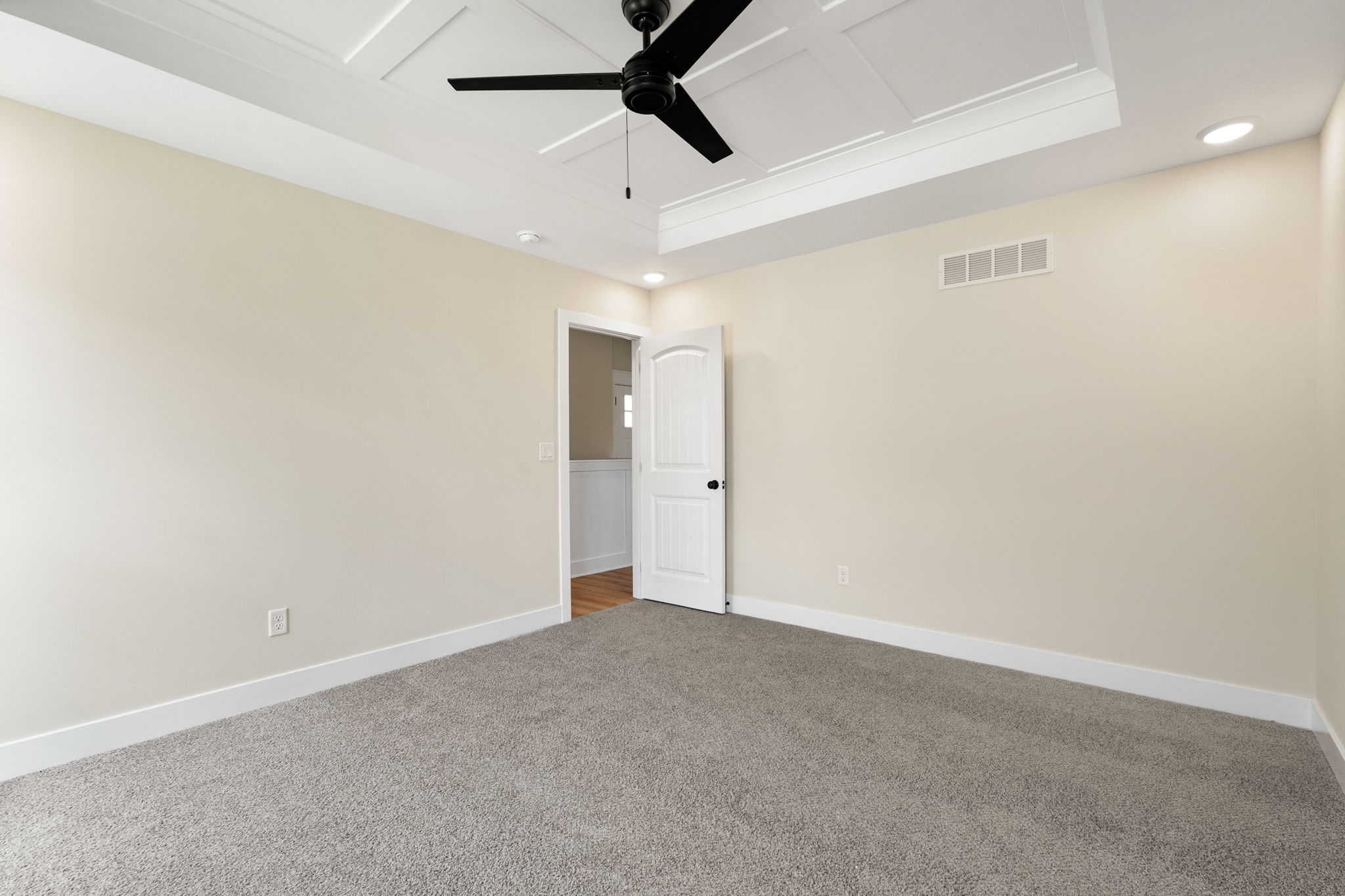 large-019957bf-66a2-7316-9284-6e7e99934488