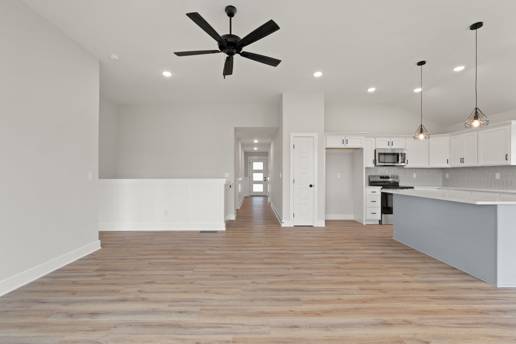 large-0199807f-58b3-707f-b26a-38398d702f84