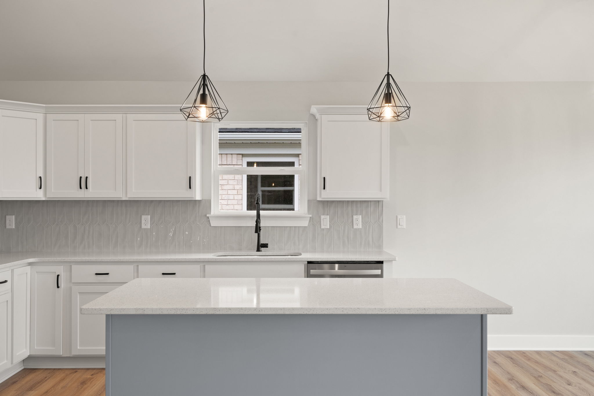 large-0199807f-5a97-73ce-9d8f-3820c5fbef8e