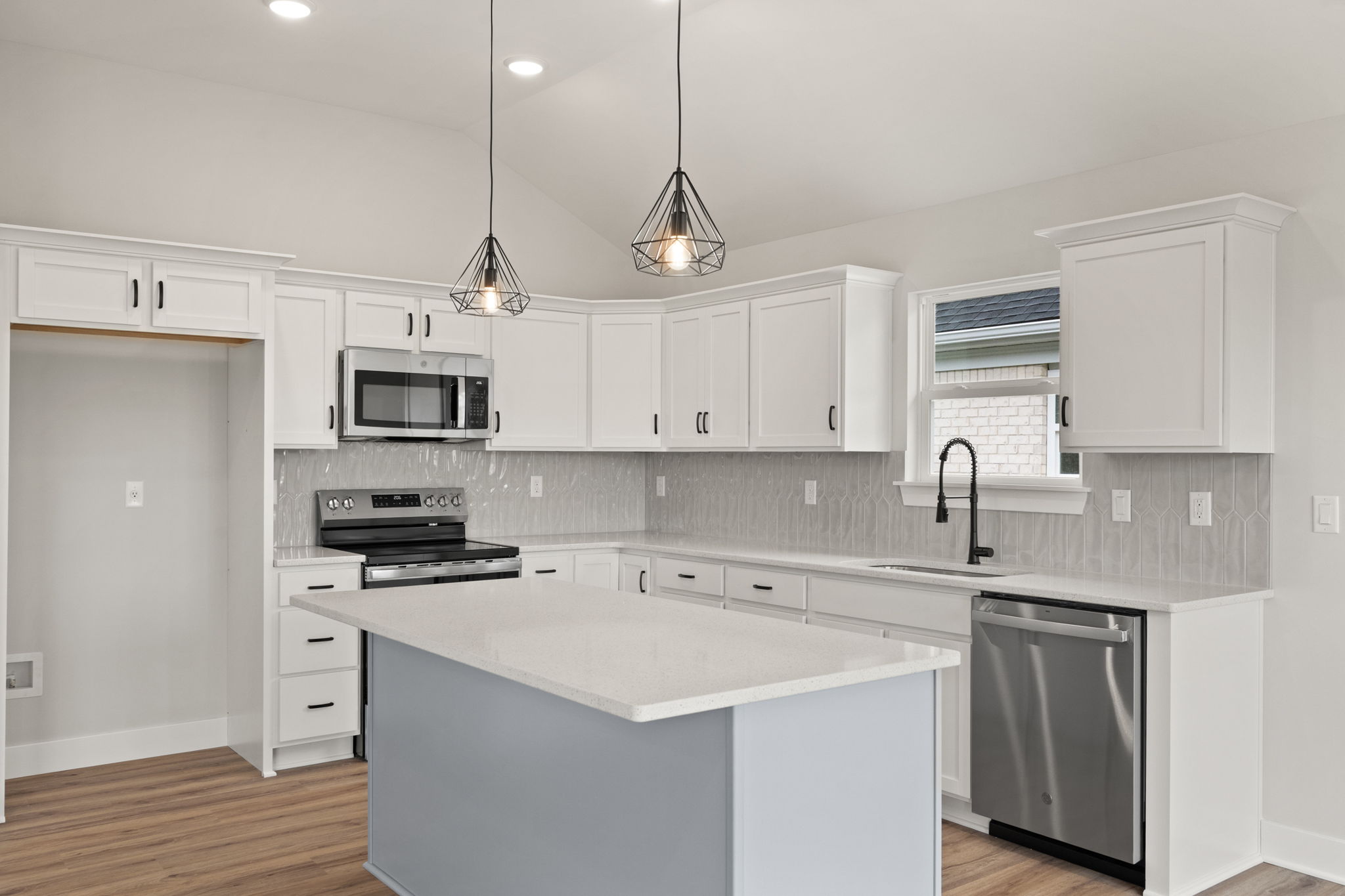 large-0199807f-5bc6-7388-9743-a6e8ef0d0a5e