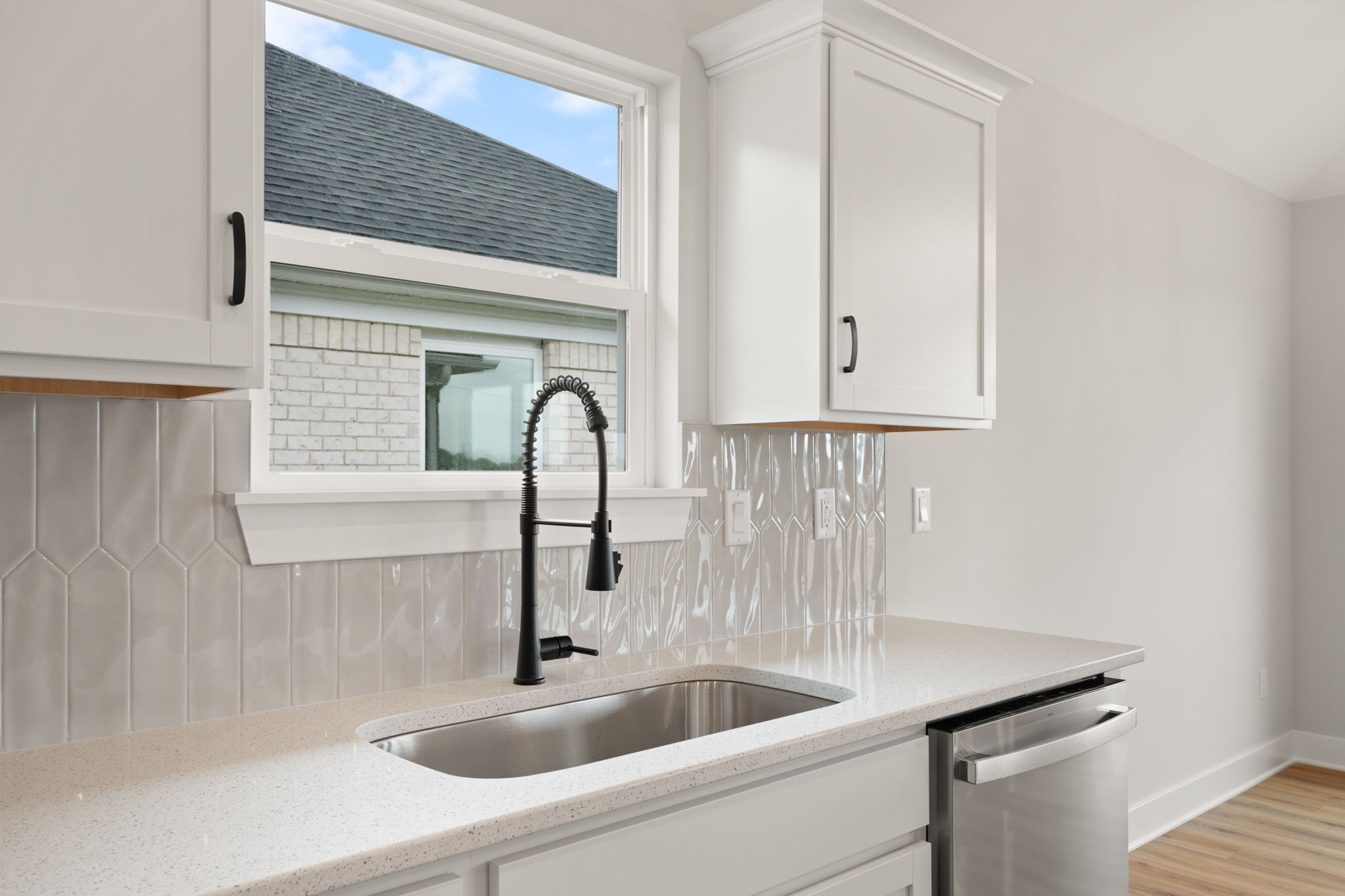 large-0199807f-5ce7-7066-87a7-9315c225cee1