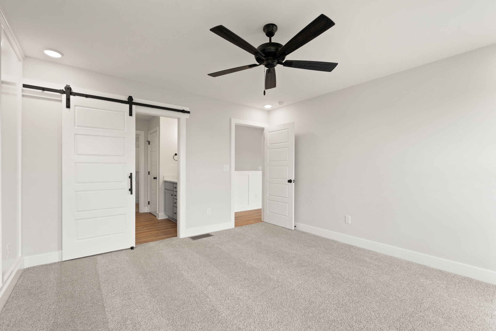 large-0199807f-5dcd-7084-afaf-714be32347c1