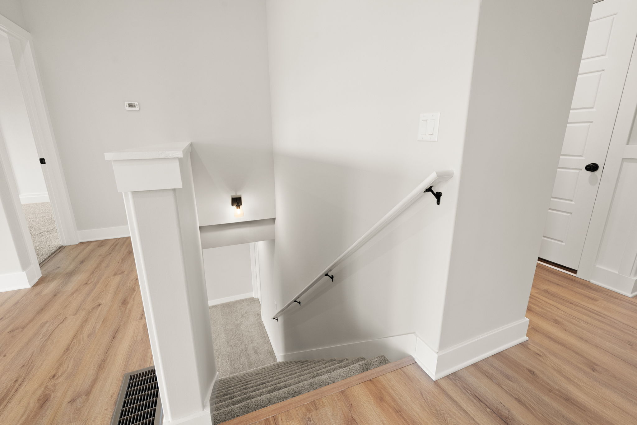 large-0199807f-60c2-739a-8eb7-65abebc5d0d1