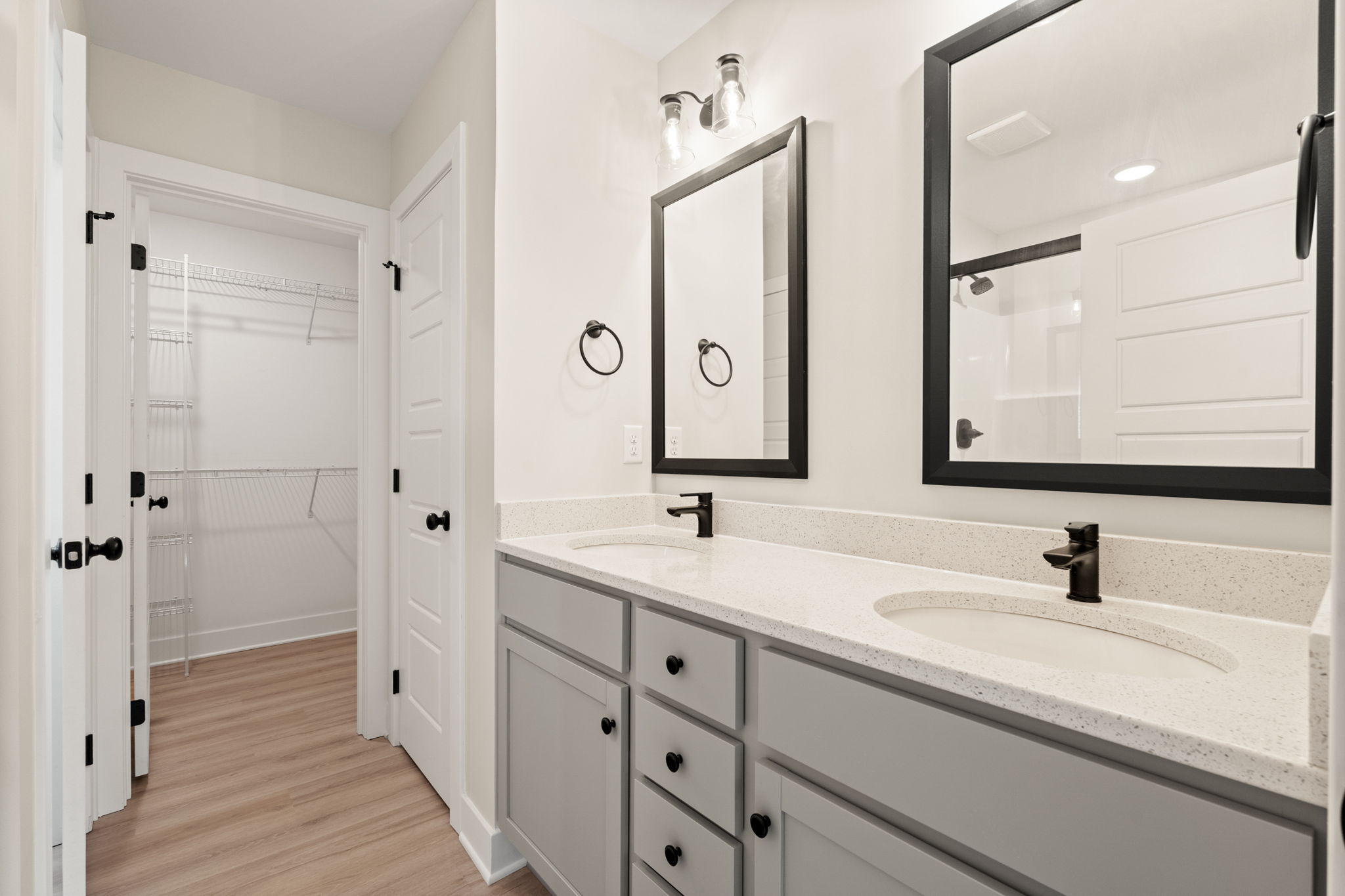 large-0199e73d-06a8-72d9-8f83-dcce3e0eefc6