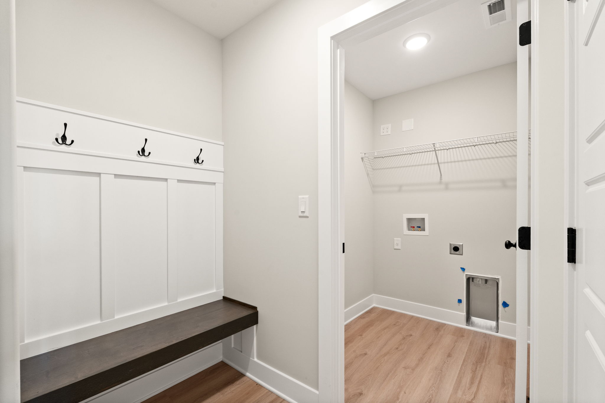 large-0199e73d-0893-73fa-bf99-e713713eaab1