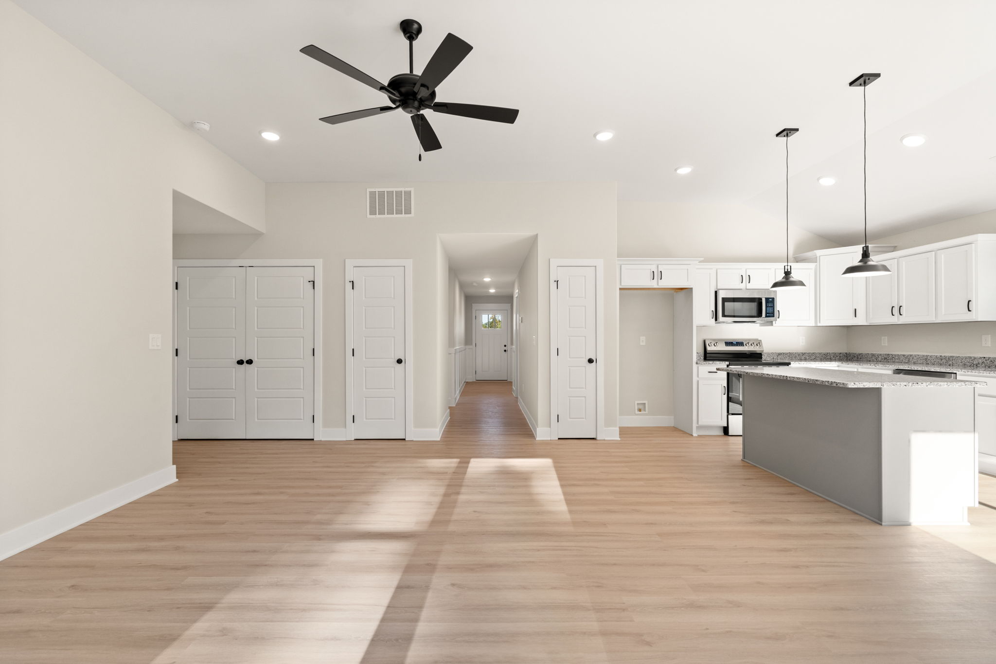 large-0199e73d-0b3e-73e5-99ad-3f058b1a3a0c