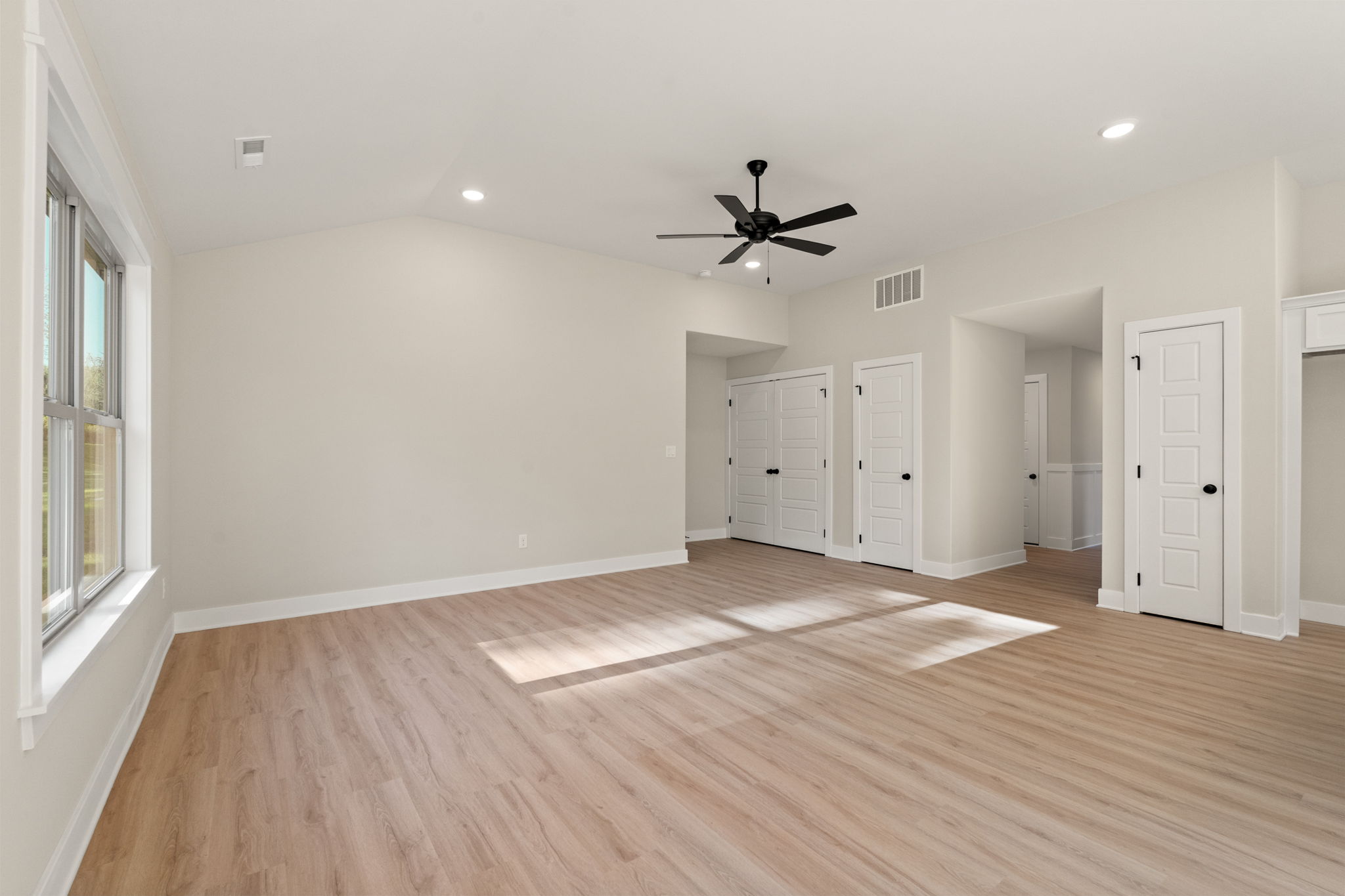 large-0199e73d-0b75-704f-bc64-5e69b358446e