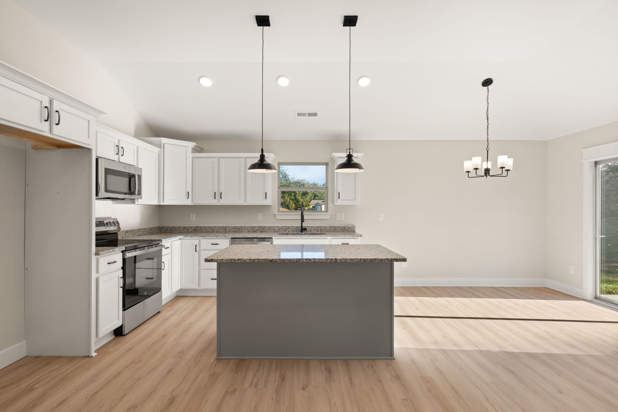 large-0199e73d-0c3b-73bb-a264-2d45c6547232