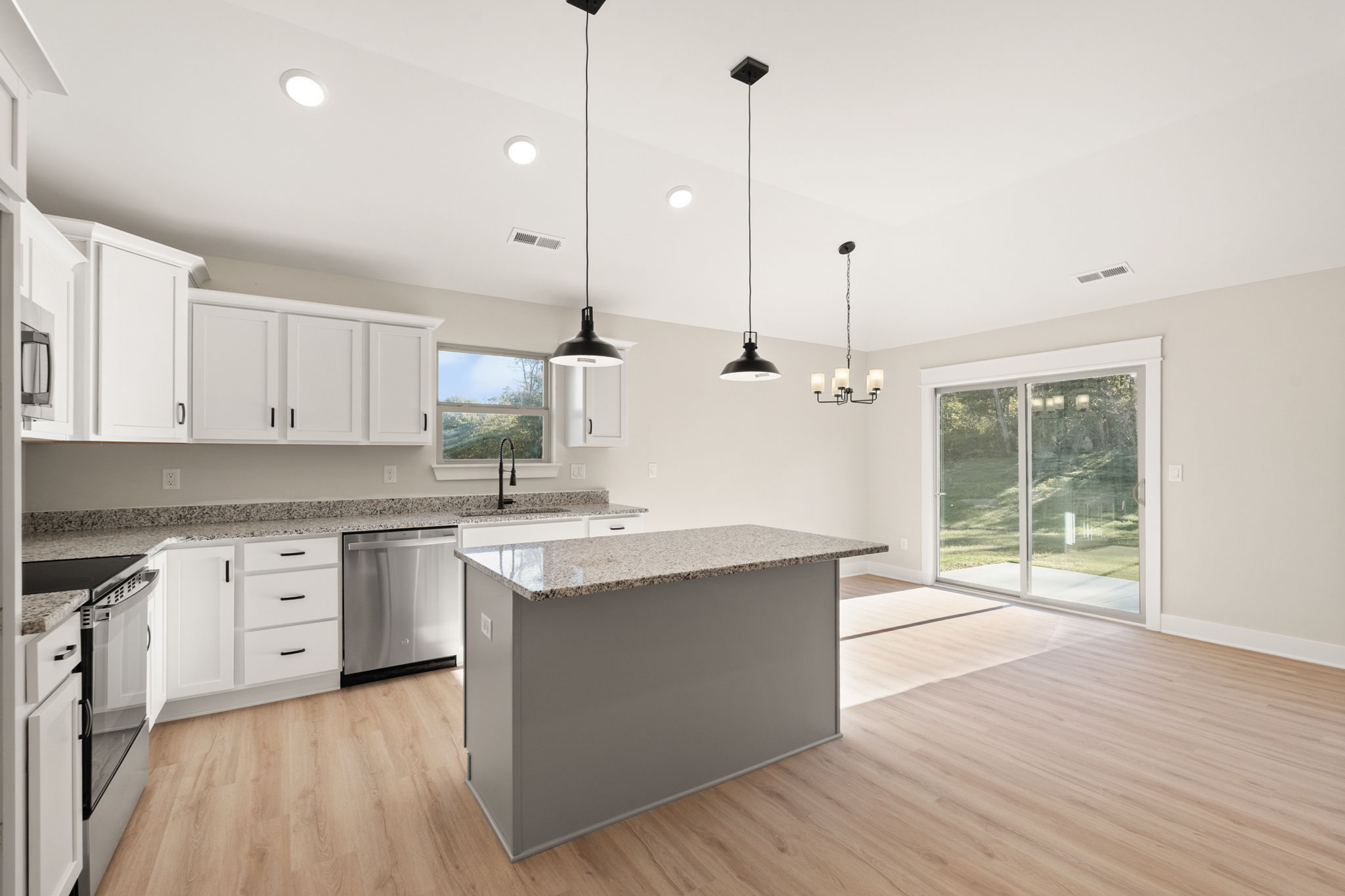 large-0199e73d-0c96-739d-8709-254ddbbe4488