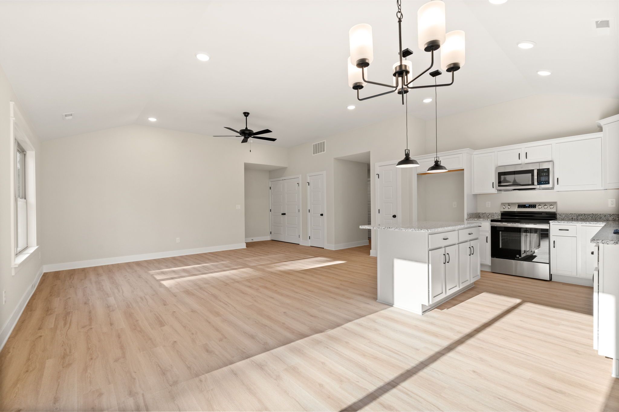 large-0199e73d-0cfd-73e8-ac6b-717e999b47c7