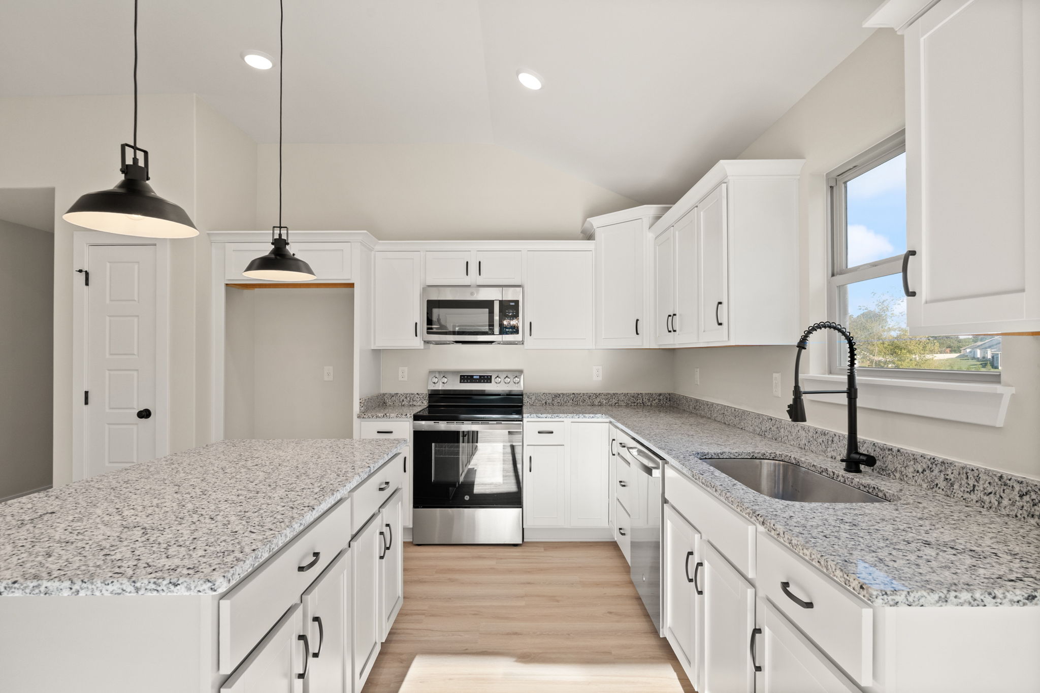 large-0199e73d-0d8c-71ea-9a25-c014d8c56489