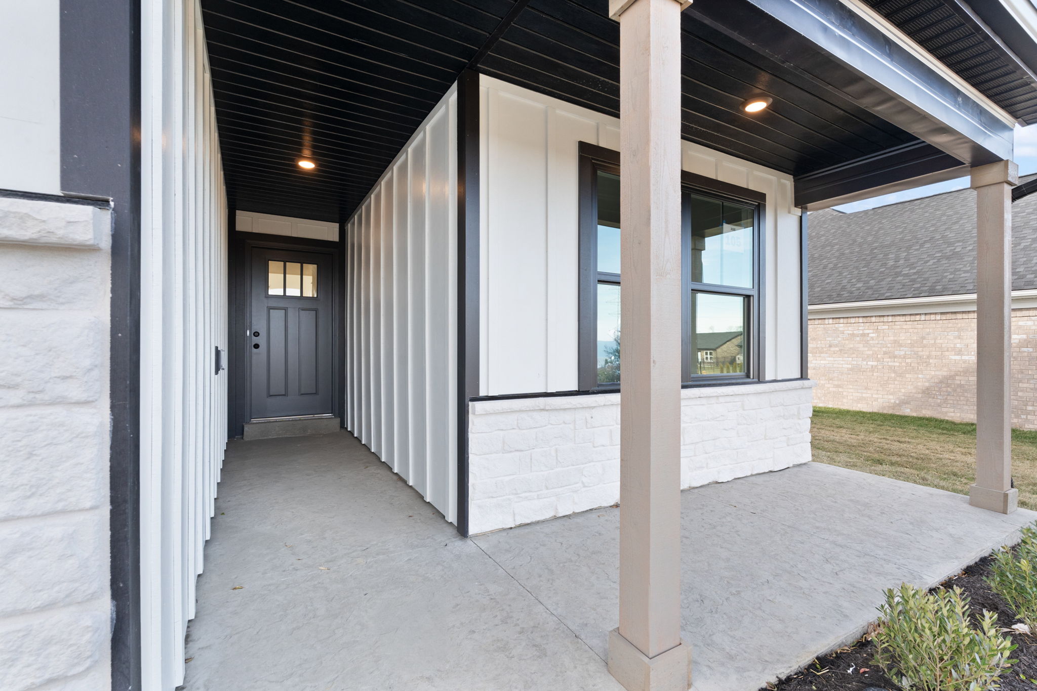 large-019ba75d-6a06-73f4-a468-eb0cb1b6ef84