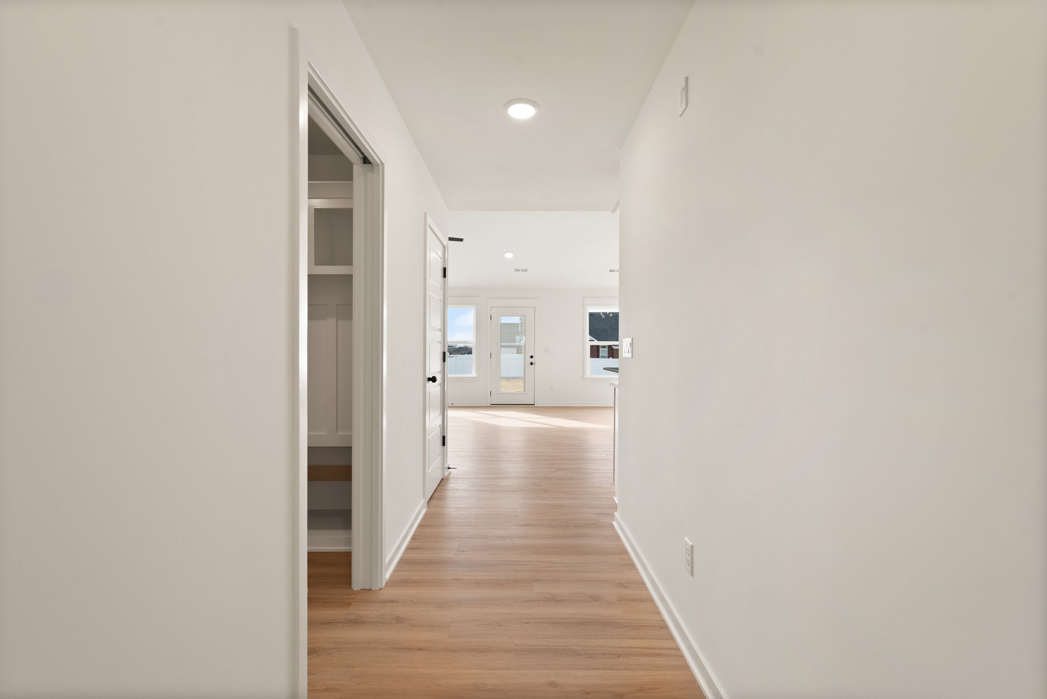 large-019ba75d-6a9b-72cb-b47c-a127b553d8d6