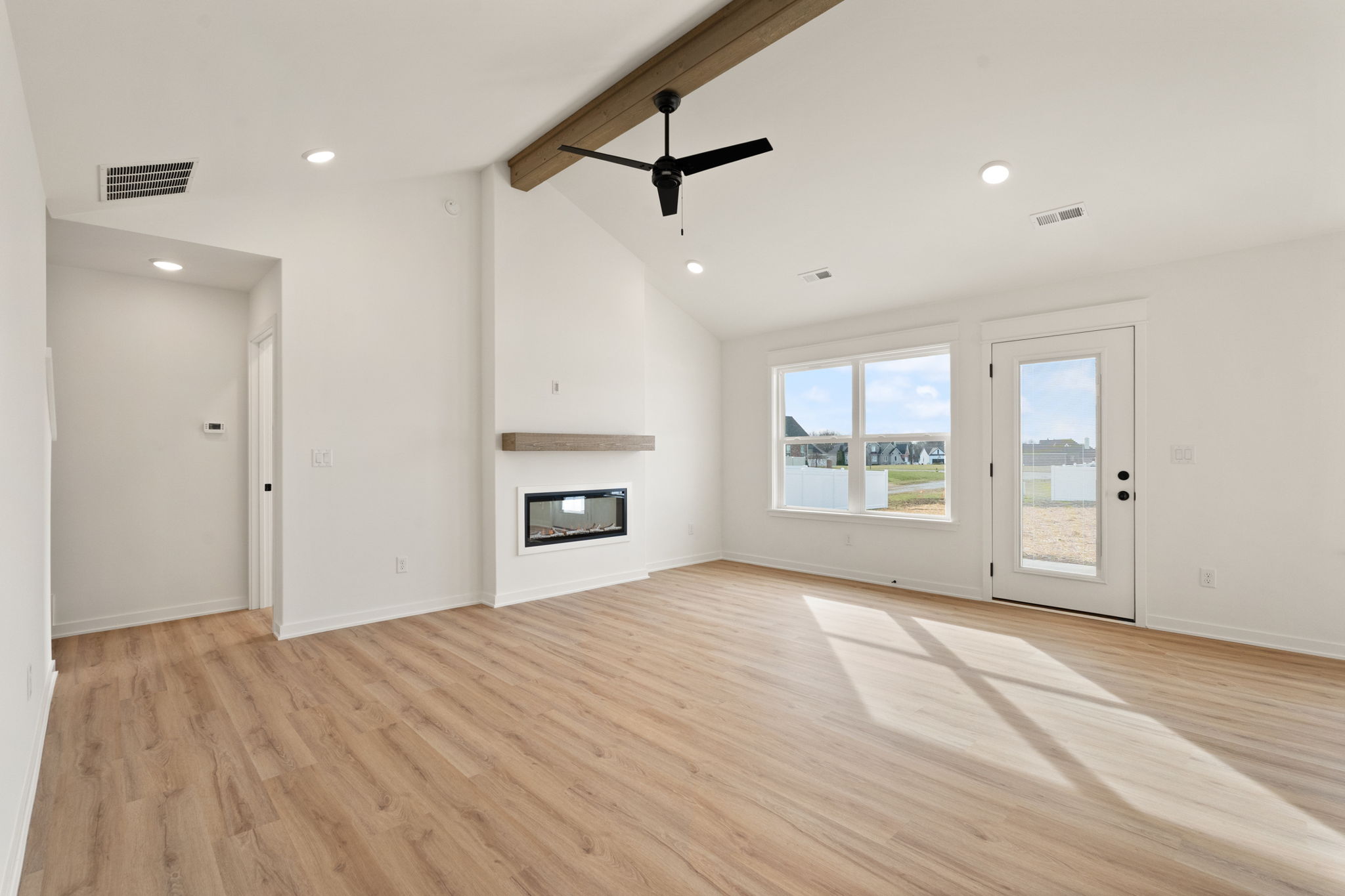 large-019ba75d-6ac1-700e-9313-1fcb367eb447