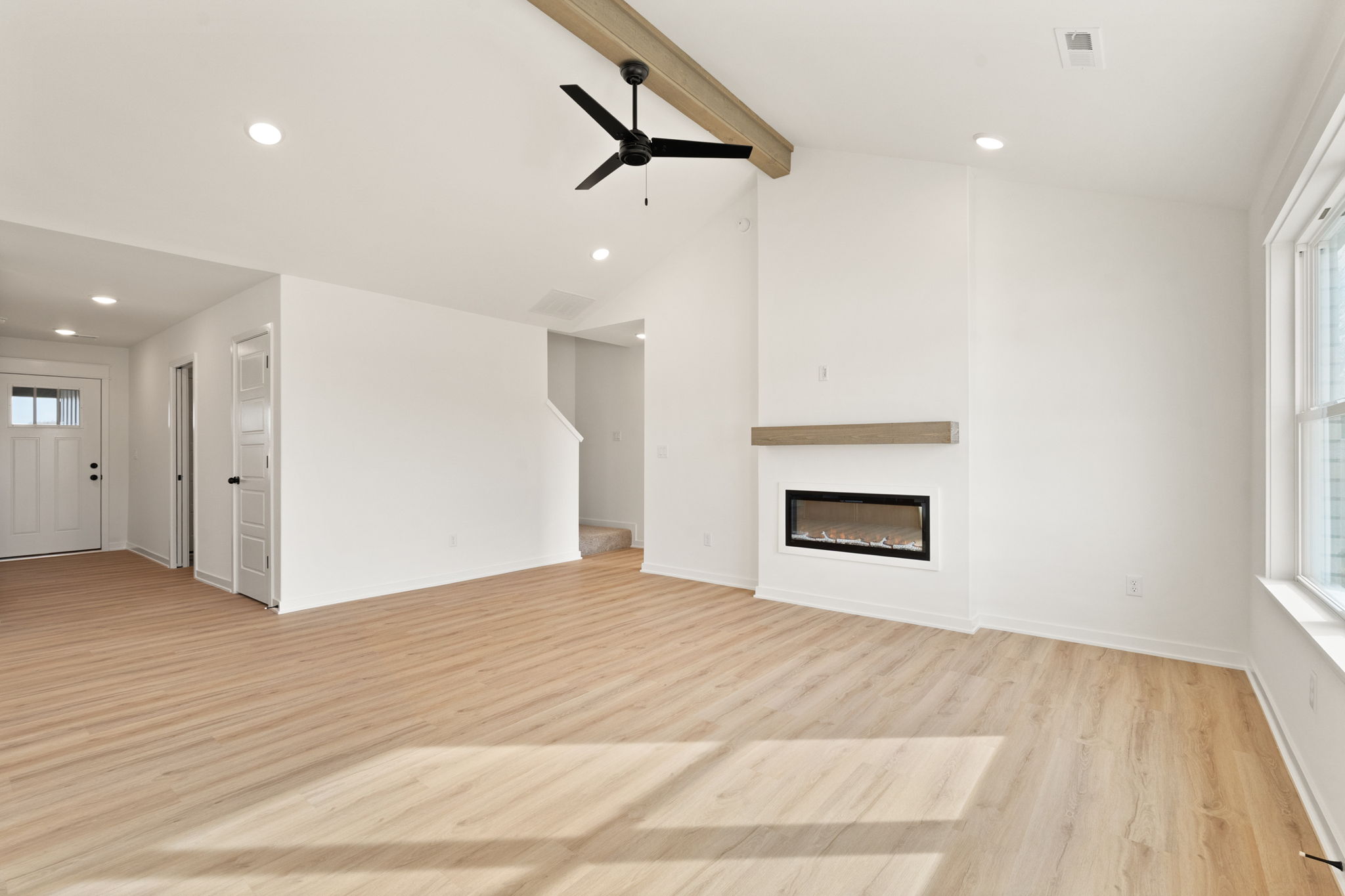 large-019ba75d-6ae8-71a3-9c84-d417aaf920f7