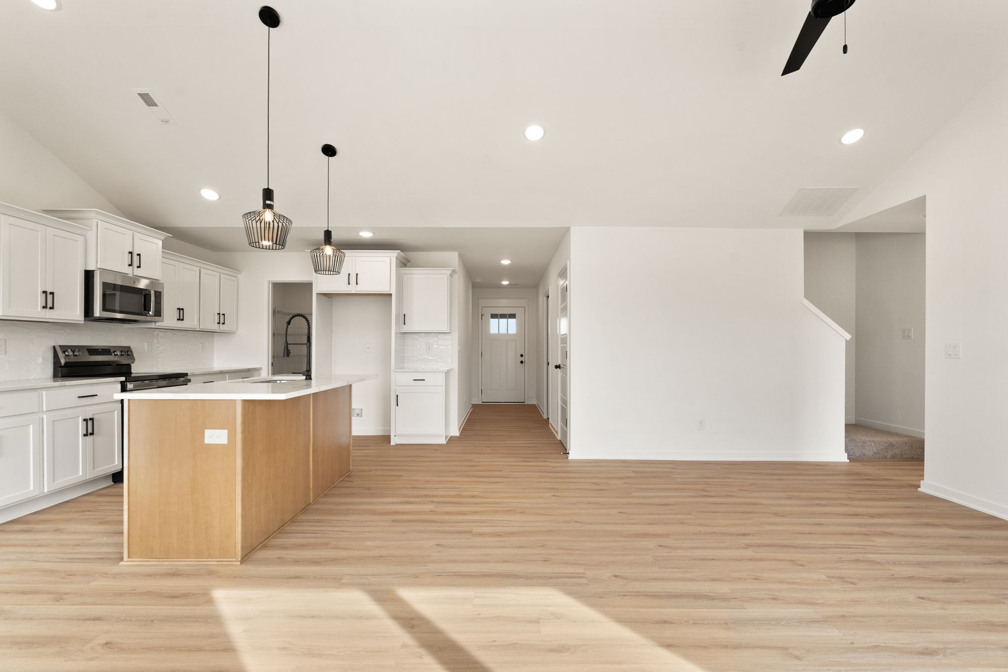 large-019ba75d-6b16-72ec-a245-02b784747bd0