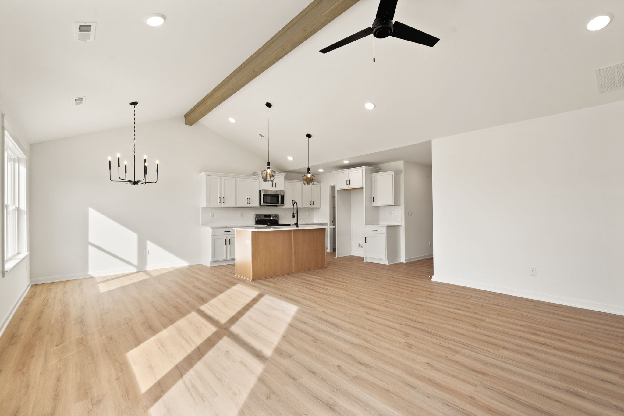 large-019ba75d-6b3c-7387-93d6-2bee1d2efe73