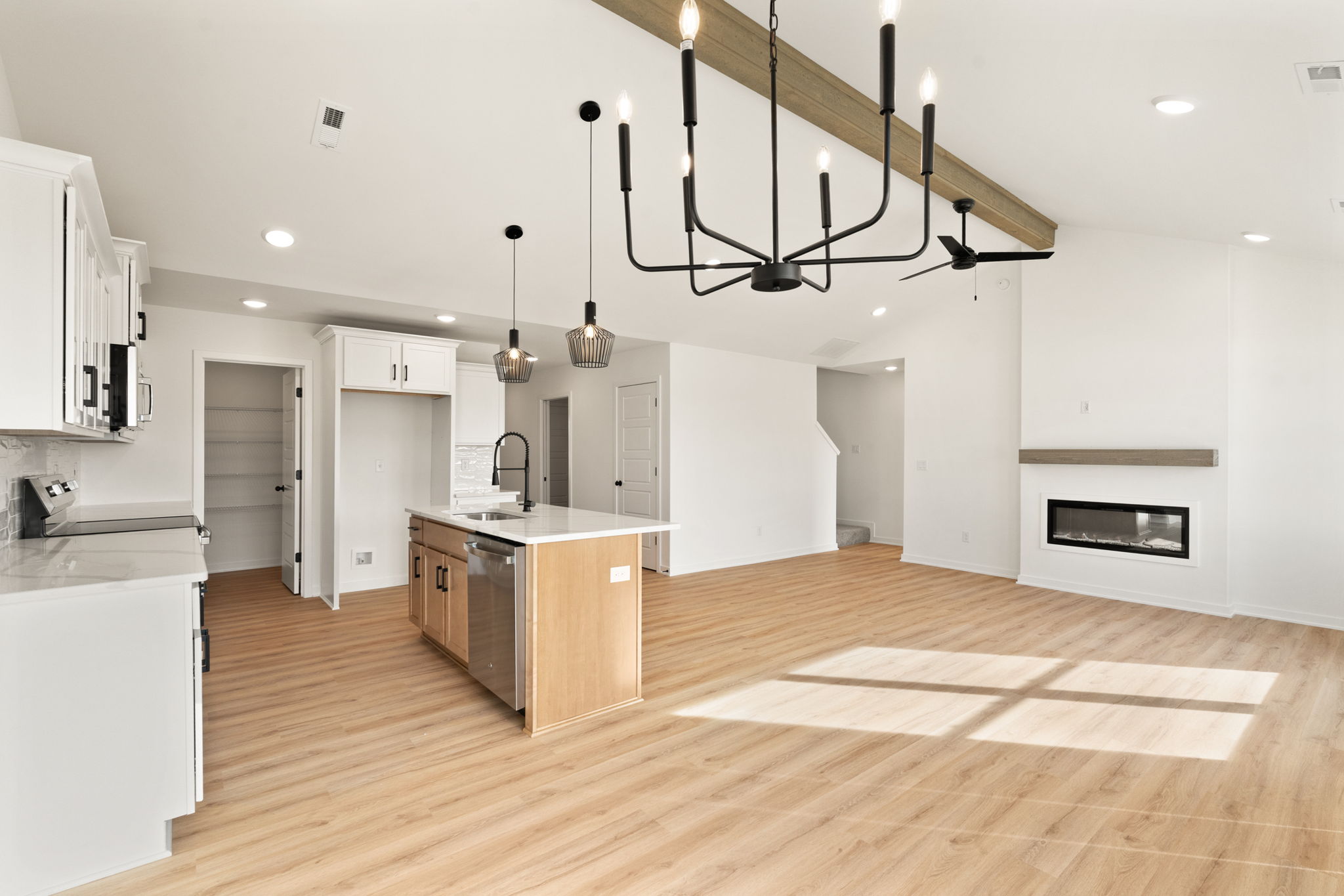 large-019ba75d-6c2c-7339-962d-edb08f53dfa5