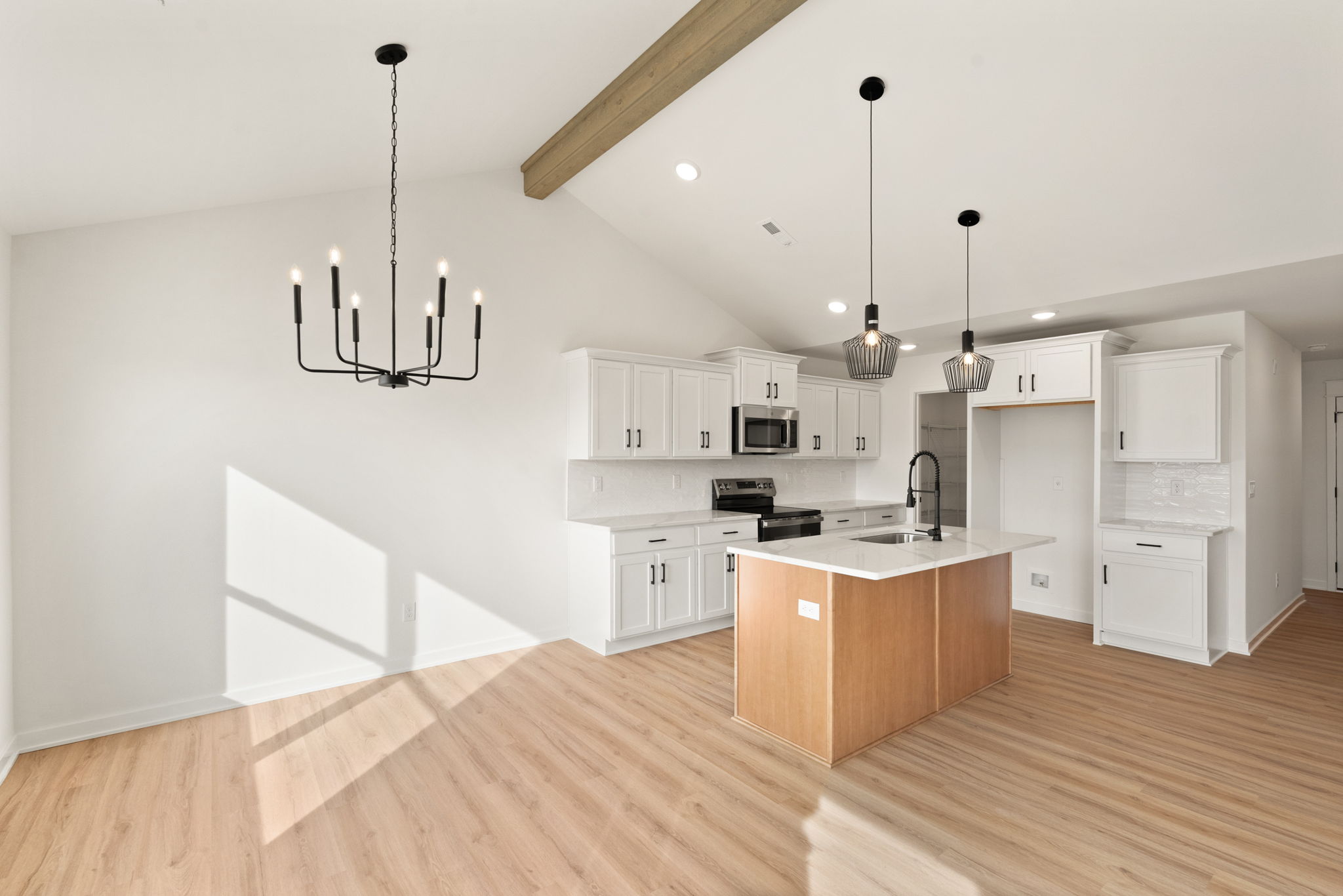 large-019ba75d-6c51-7060-8cb1-6cb3d87bed1b