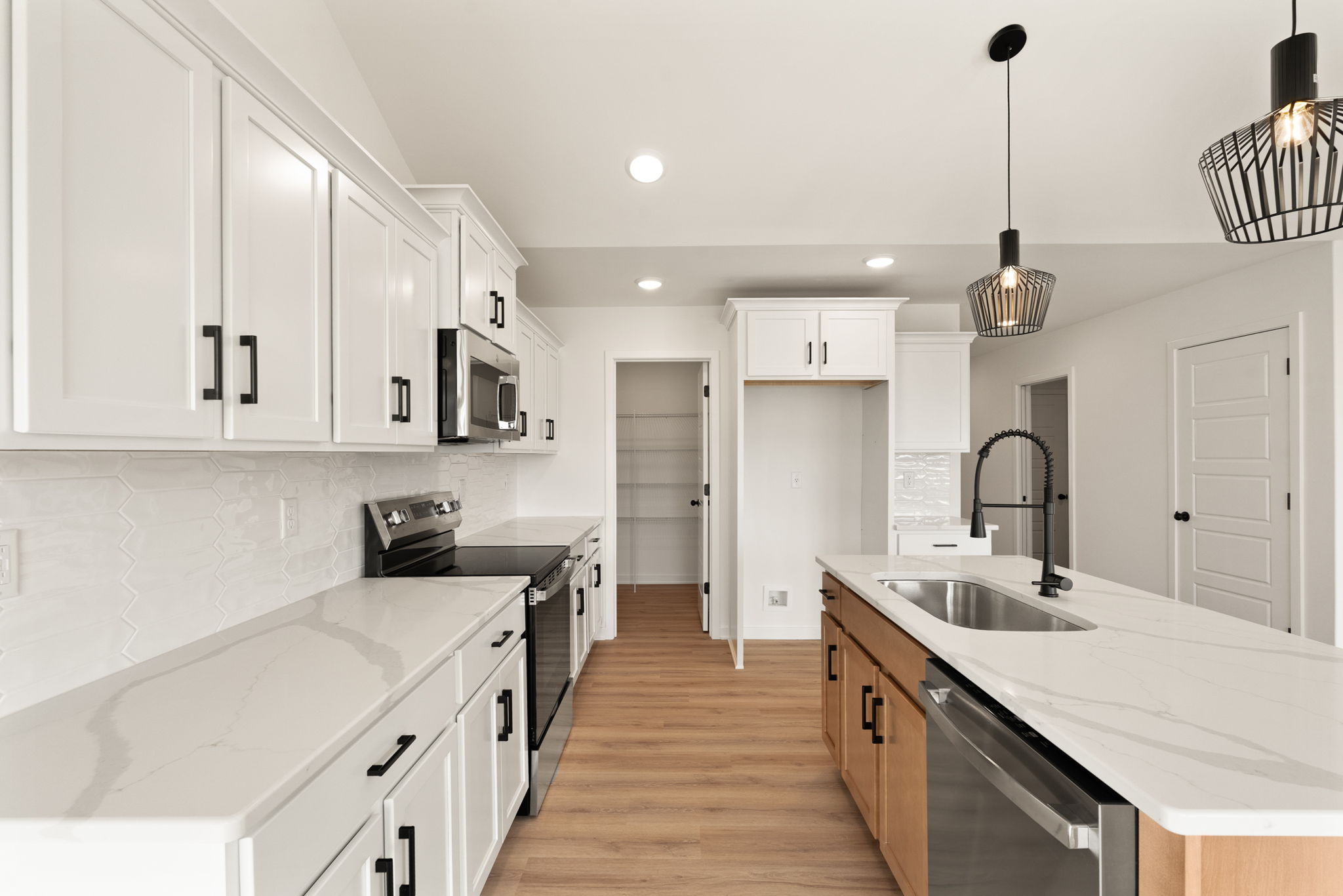 large-019ba75d-6ca3-7253-9ccf-93ac1ddae581