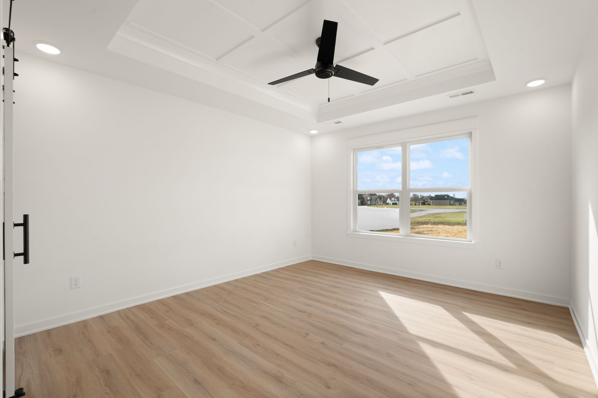 large-019ba75d-6dab-7312-a12d-a0482ed2d559