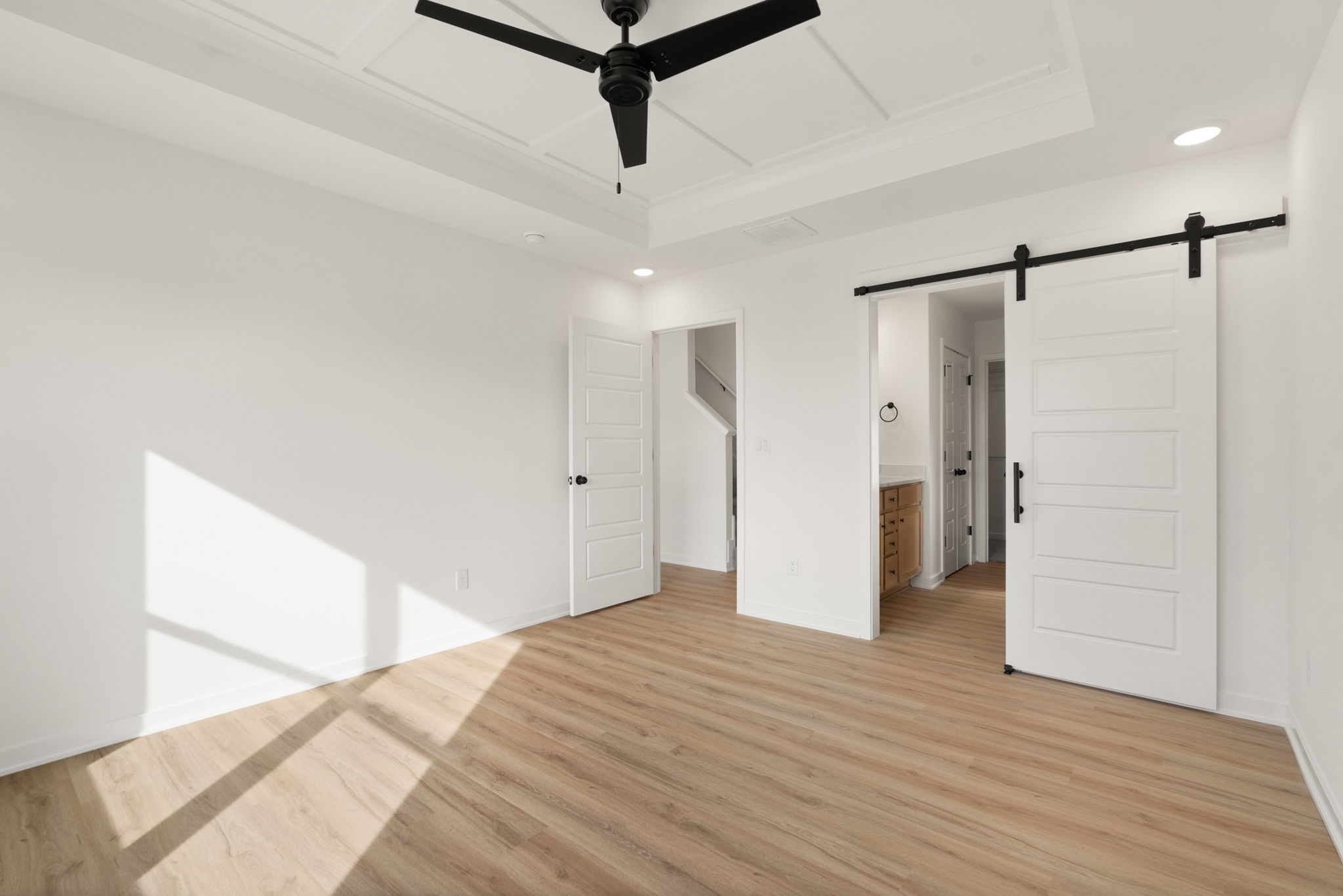 large-019ba75d-6dd2-704d-9da9-5a4bb17e7bb9