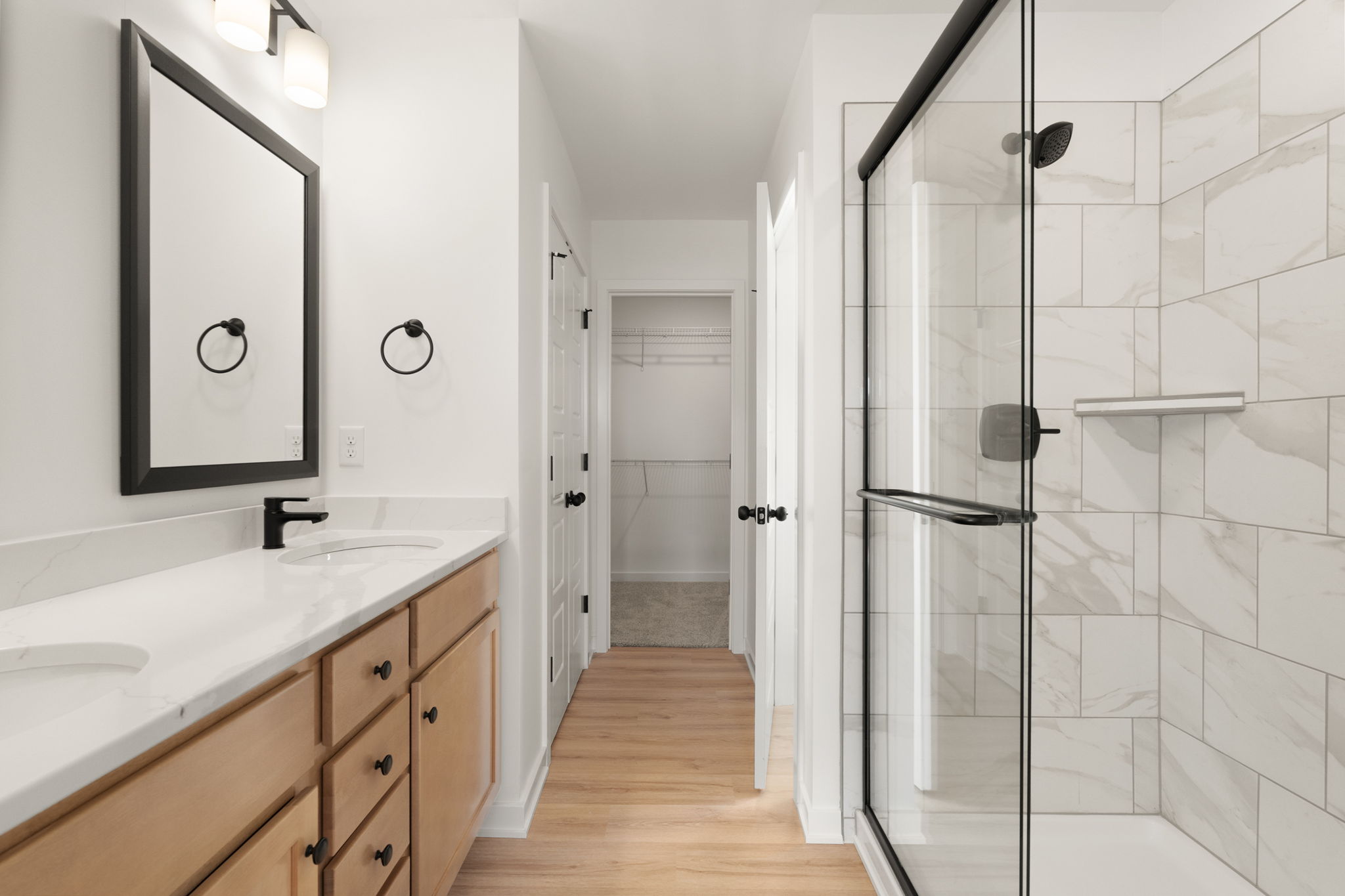 large-019ba75d-6df8-73ef-a59c-e2e339073803