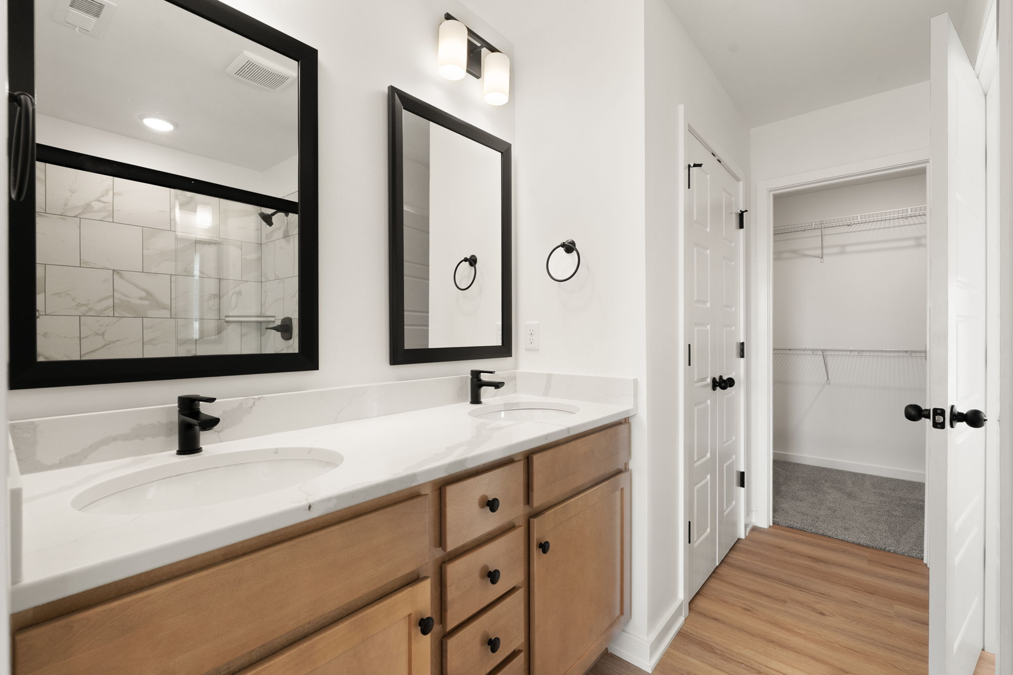 large-019ba75d-6e1d-72d3-a9f6-1997815f4ce8