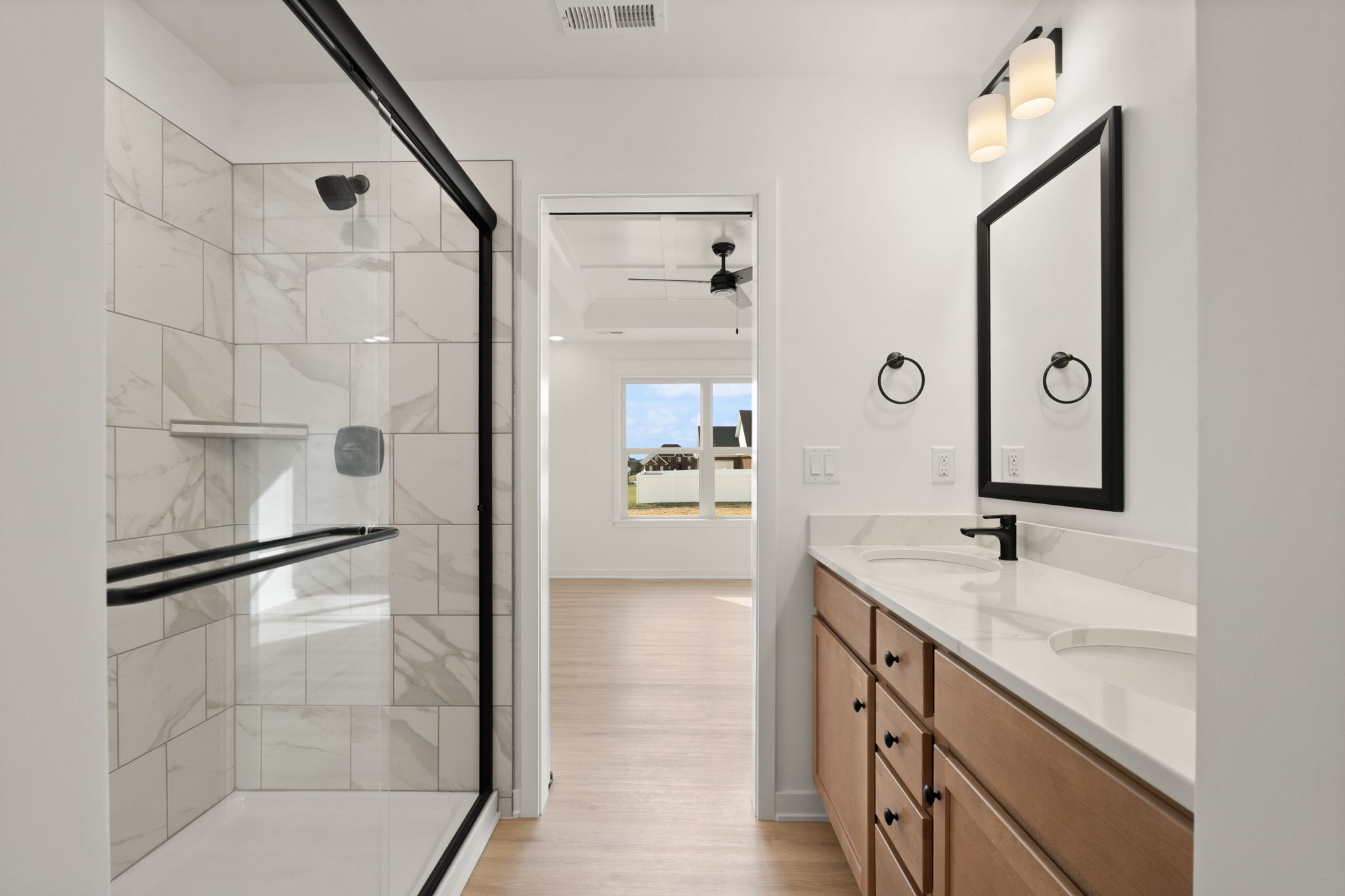 large-019ba75d-6e66-7245-8dd0-31c47bdc9a28